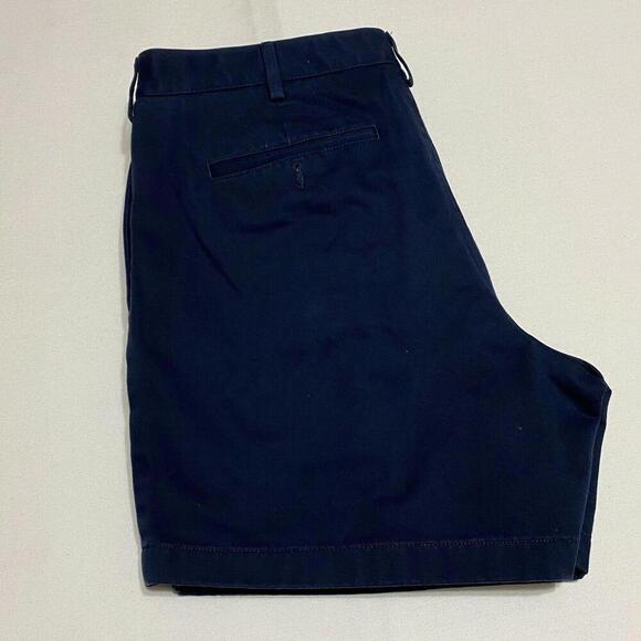 Lands'End Relaxed fit Pleated front Women's size 35 Dark blue Twill Shorts - Picture 3 of 5